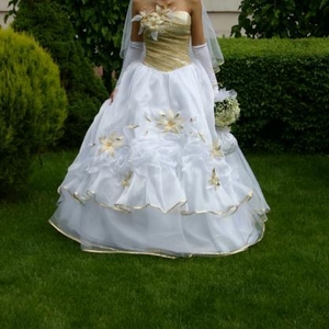 Продам свадебное платье Цвет белый