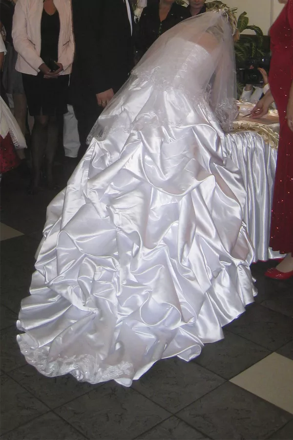 Cвадебное платье со шлейфом 5