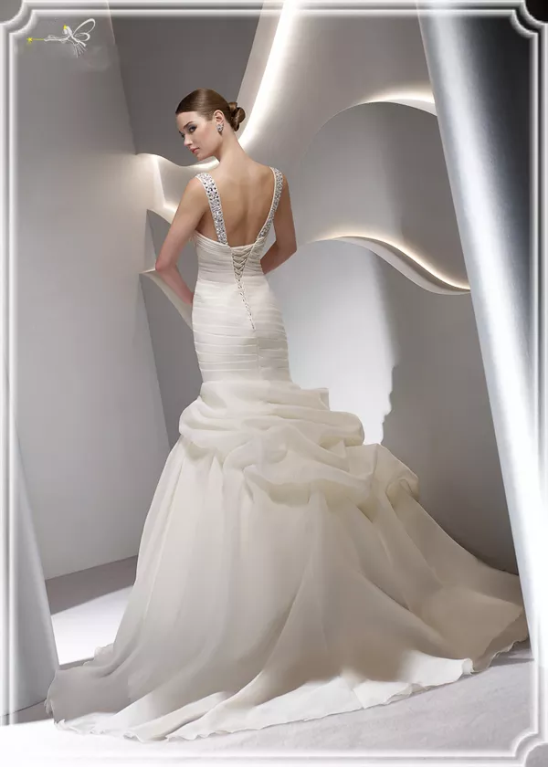 Роскошное свадебное платье со шлейфом (Франция)  3